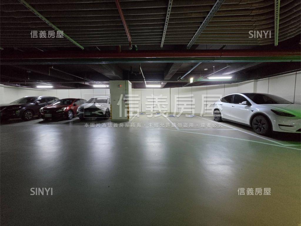 鴻承知青二房車位房屋室內格局與周邊環境