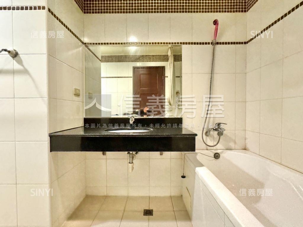 農十六校園首排四房平車房屋室內格局與周邊環境