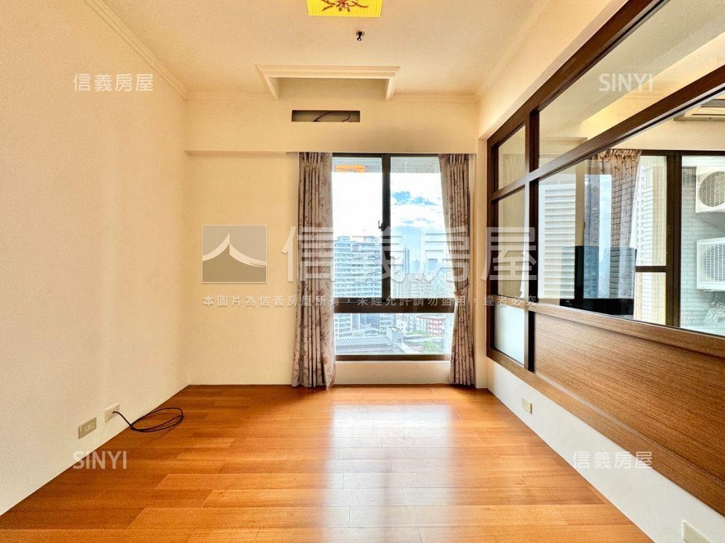 農十六校園首排四房平車房屋室內格局與周邊環境