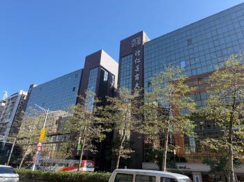 忠孝敦化捷運站口禮仁純辦