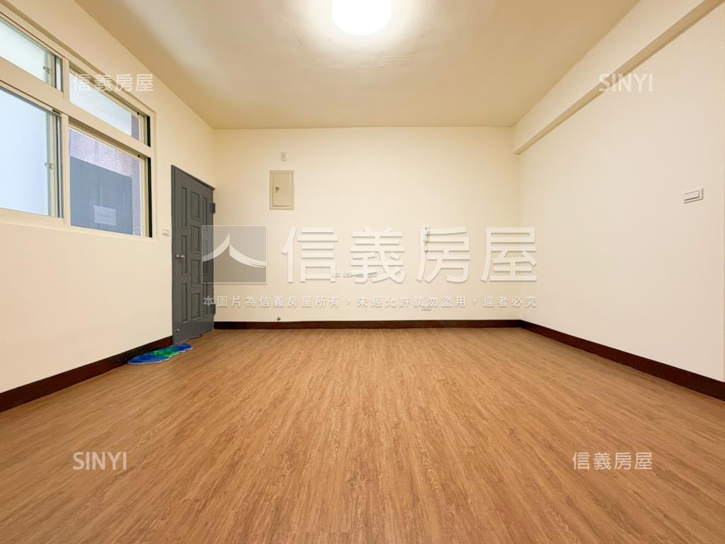 秀朗捷運站美妝三樓房屋室內格局與周邊環境