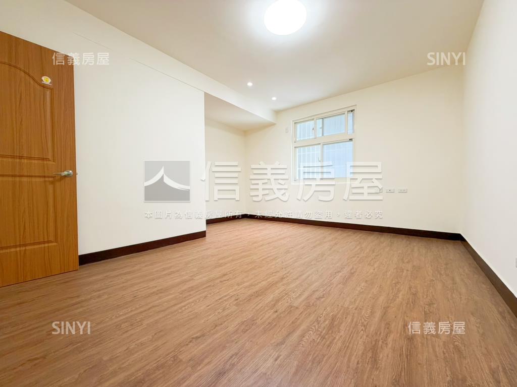 秀朗捷運站美妝三樓房屋室內格局與周邊環境