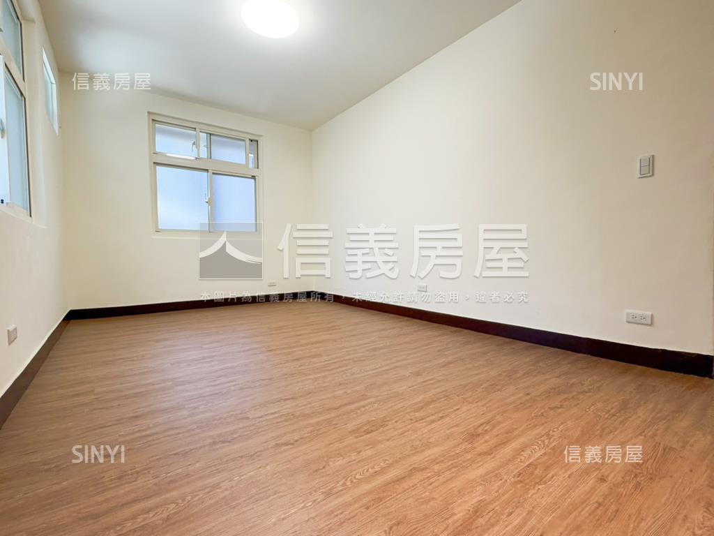 秀朗捷運站美妝三樓房屋室內格局與周邊環境
