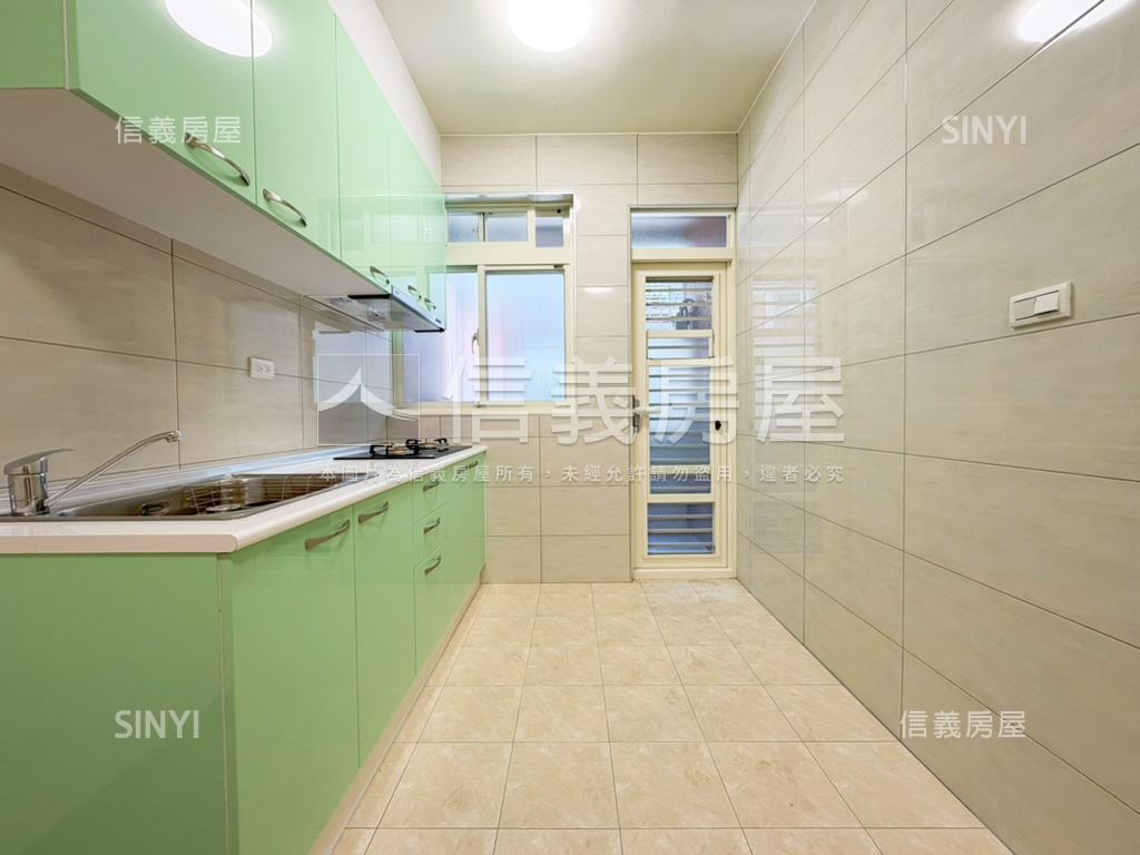 秀朗捷運站美妝三樓房屋室內格局與周邊環境