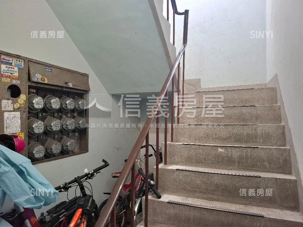 綠園道首排２Ｆ採光大３房房屋室內格局與周邊環境