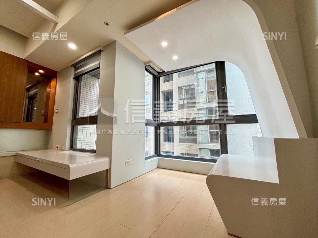 世界之心大一房一廳房屋室內格局與周邊環境