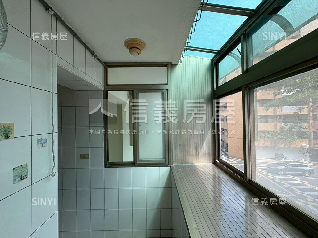 面公園綠景電梯三房房屋室內格局與周邊環境