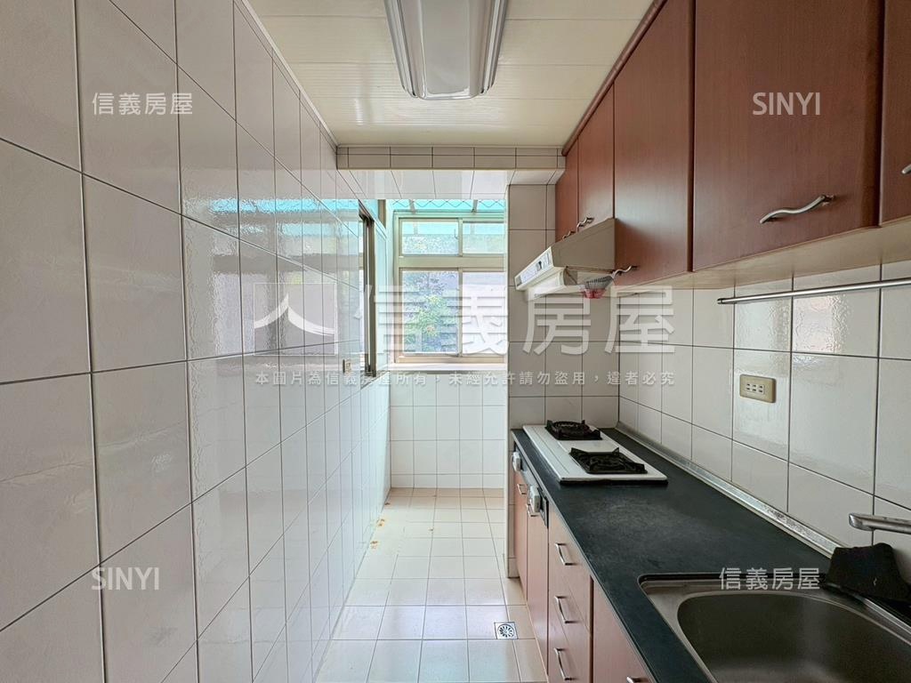 面公園綠景電梯三房房屋室內格局與周邊環境