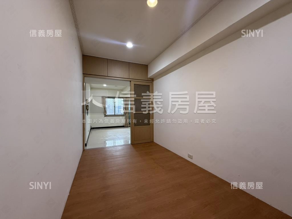 光華國小高樓電梯大三房房屋室內格局與周邊環境