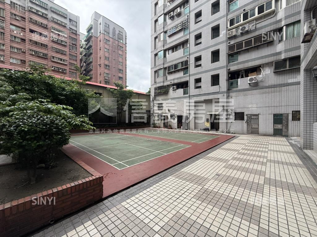 光華國小高樓電梯大三房房屋室內格局與周邊環境