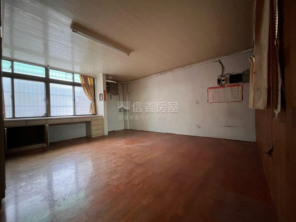正環西路燙金透天店面房屋室內格局與周邊環境