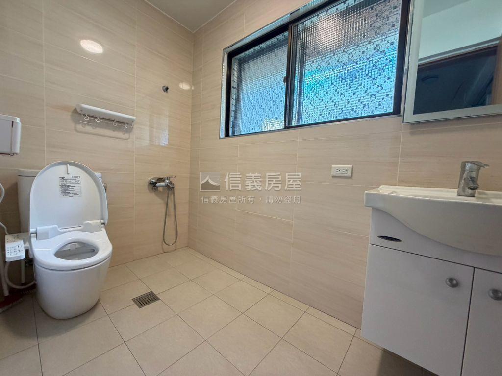 林森國小前院停車美宅房屋室內格局與周邊環境