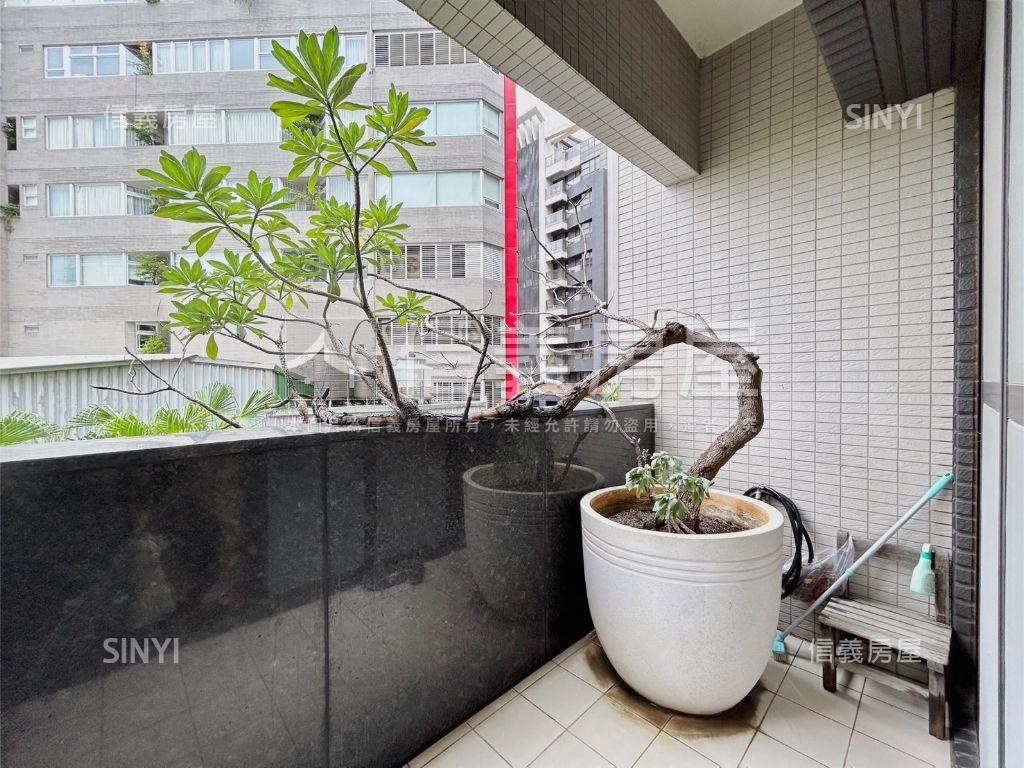 近東園培英實木裝潢美屋房屋室內格局與周邊環境