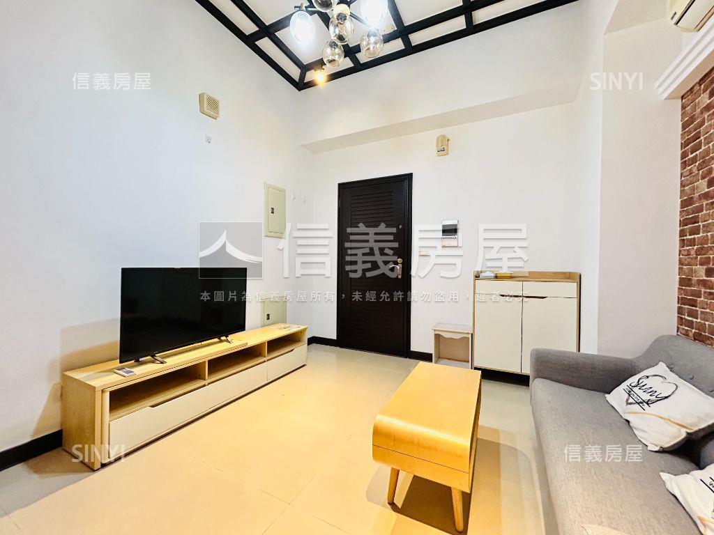 時尚挑高阿摩２房屋室內格局與周邊環境