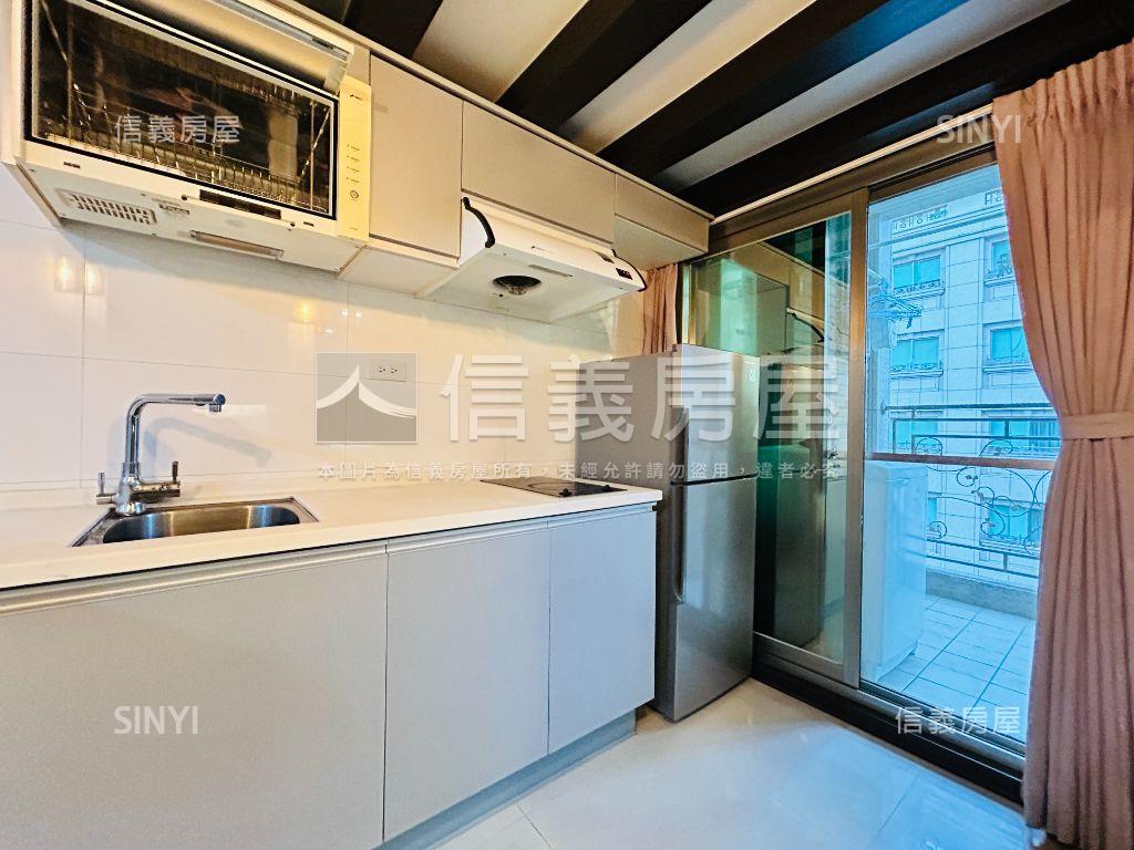 時尚挑高阿摩２房屋室內格局與周邊環境