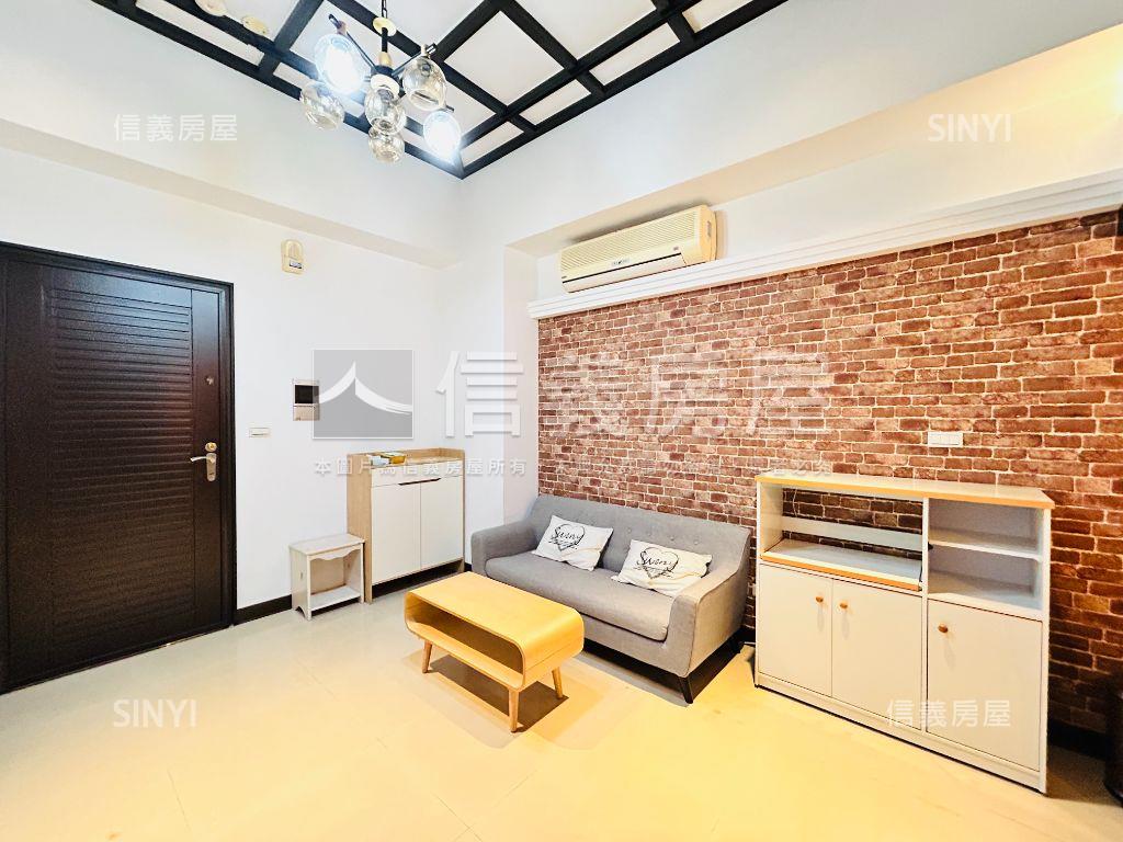 時尚挑高阿摩２房屋室內格局與周邊環境