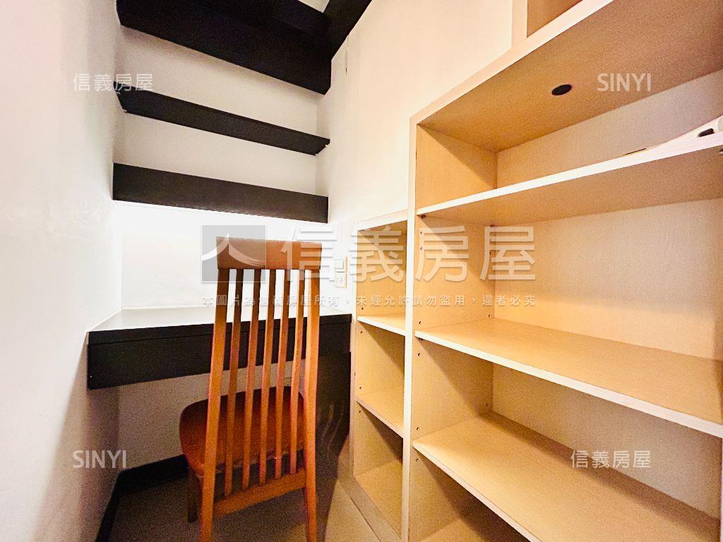 時尚挑高阿摩２房屋室內格局與周邊環境