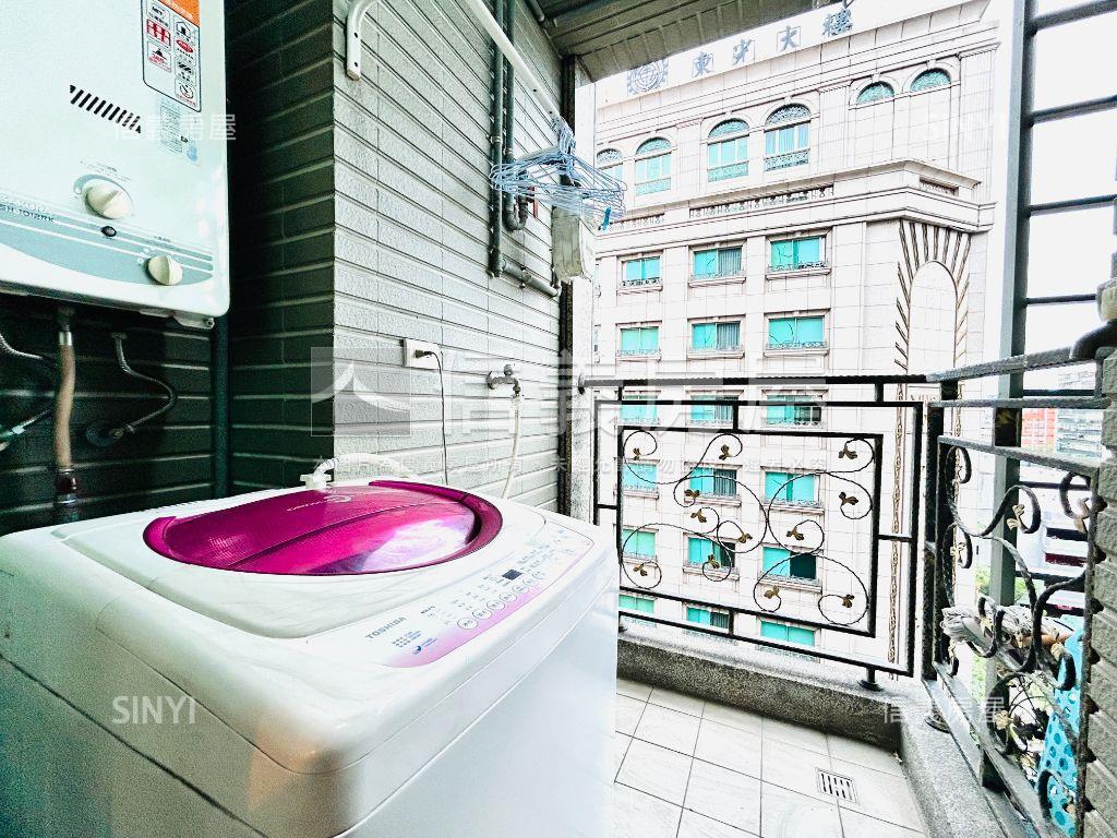 時尚挑高阿摩２房屋室內格局與周邊環境