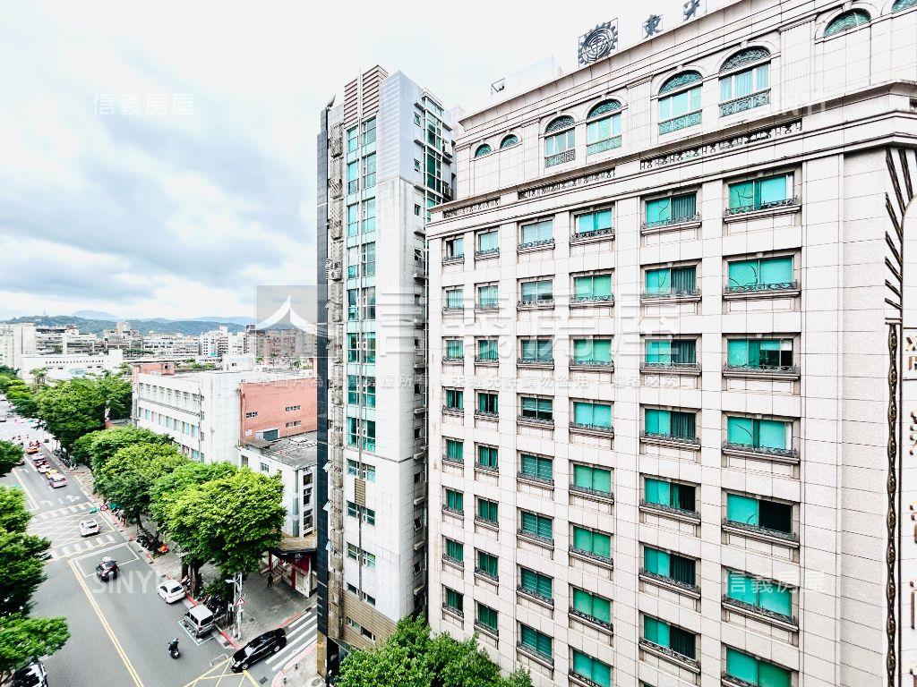 時尚挑高阿摩２房屋室內格局與周邊環境