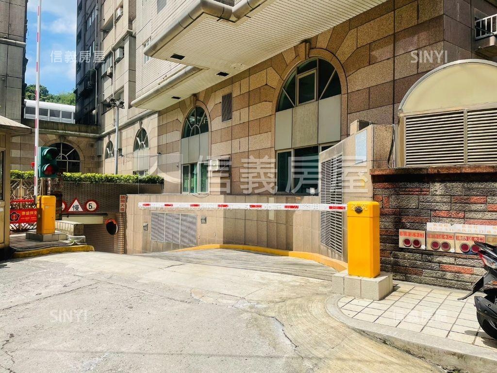 稀有力霸．獨立產權車位房屋室內格局與周邊環境