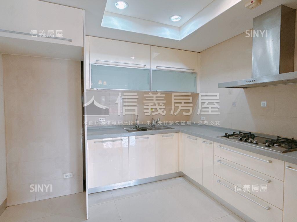 愛河首排水悅四房平車房屋室內格局與周邊環境