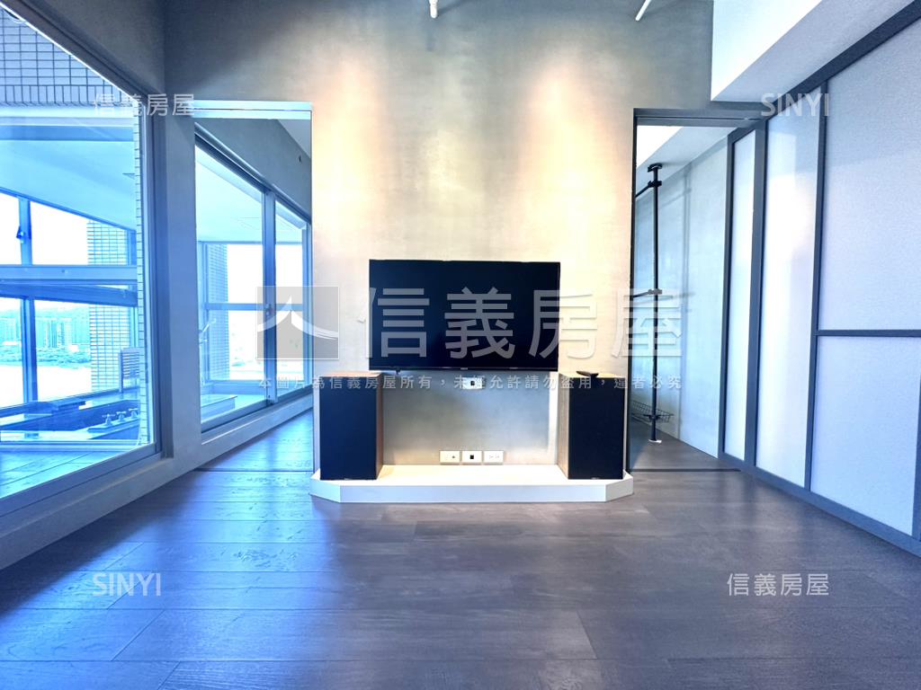 天泉高樓河岸景觀溫泉屋房屋室內格局與周邊環境