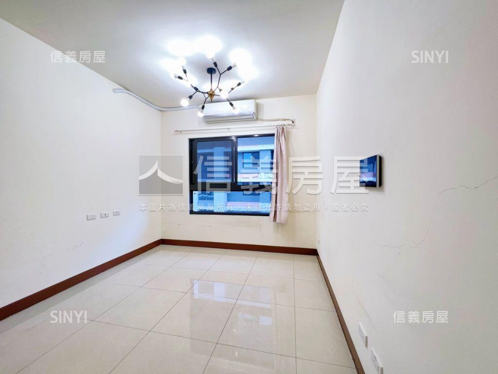 新文山精緻方正兩房車位房屋室內格局與周邊環境