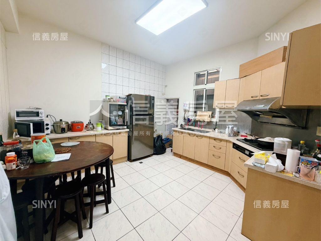 低總價新興路透天房屋室內格局與周邊環境