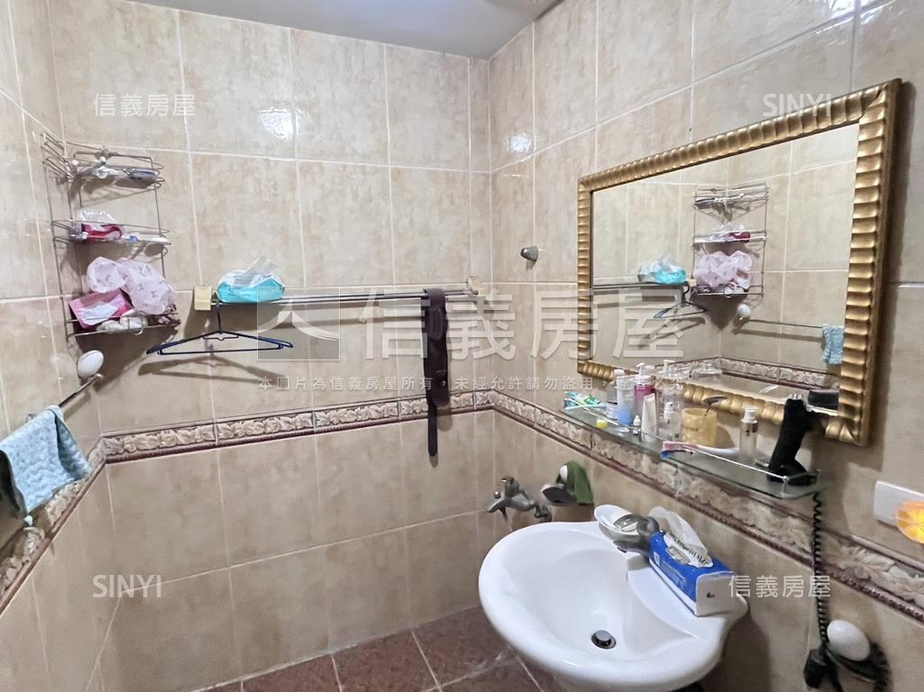 中路近文山國小優質透店房屋室內格局與周邊環境