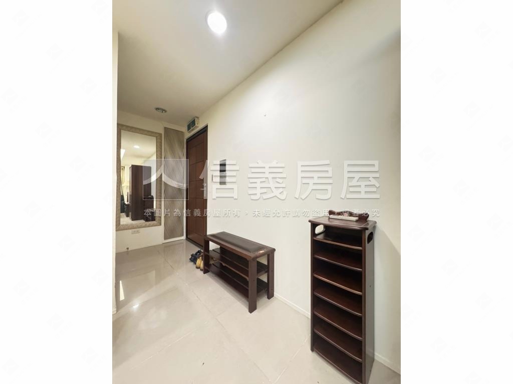 太子１０１坡平車位２房房屋室內格局與周邊環境