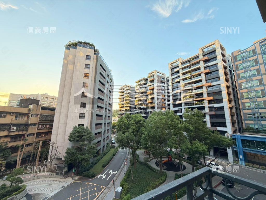 蒙田挑高面公園房屋室內格局與周邊環境