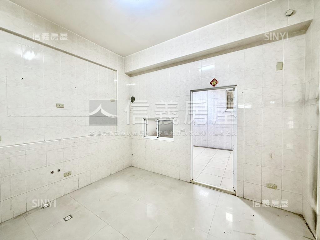 小港臨路質感車墅房屋室內格局與周邊環境