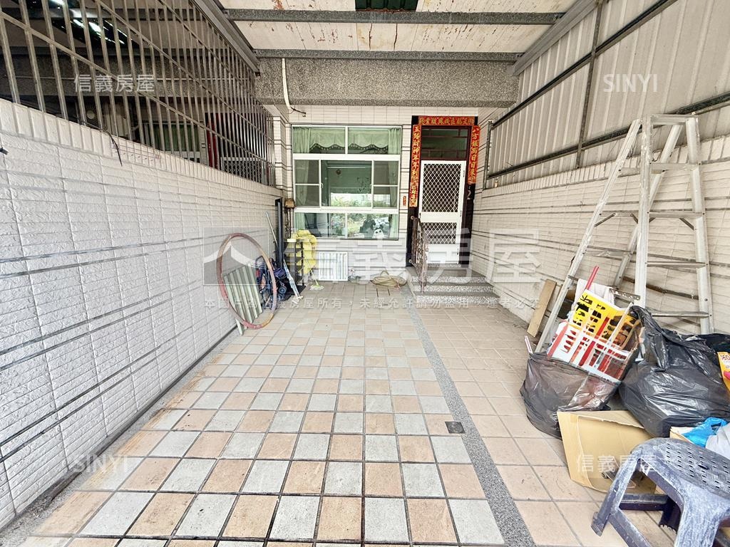 小港臨路質感車墅房屋室內格局與周邊環境