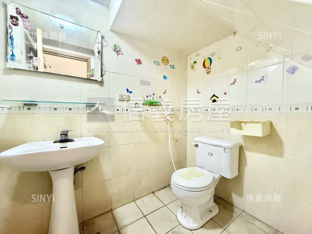 小港臨路質感車墅房屋室內格局與周邊環境