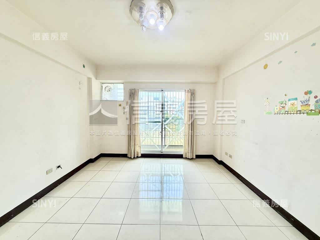 小港臨路質感車墅房屋室內格局與周邊環境