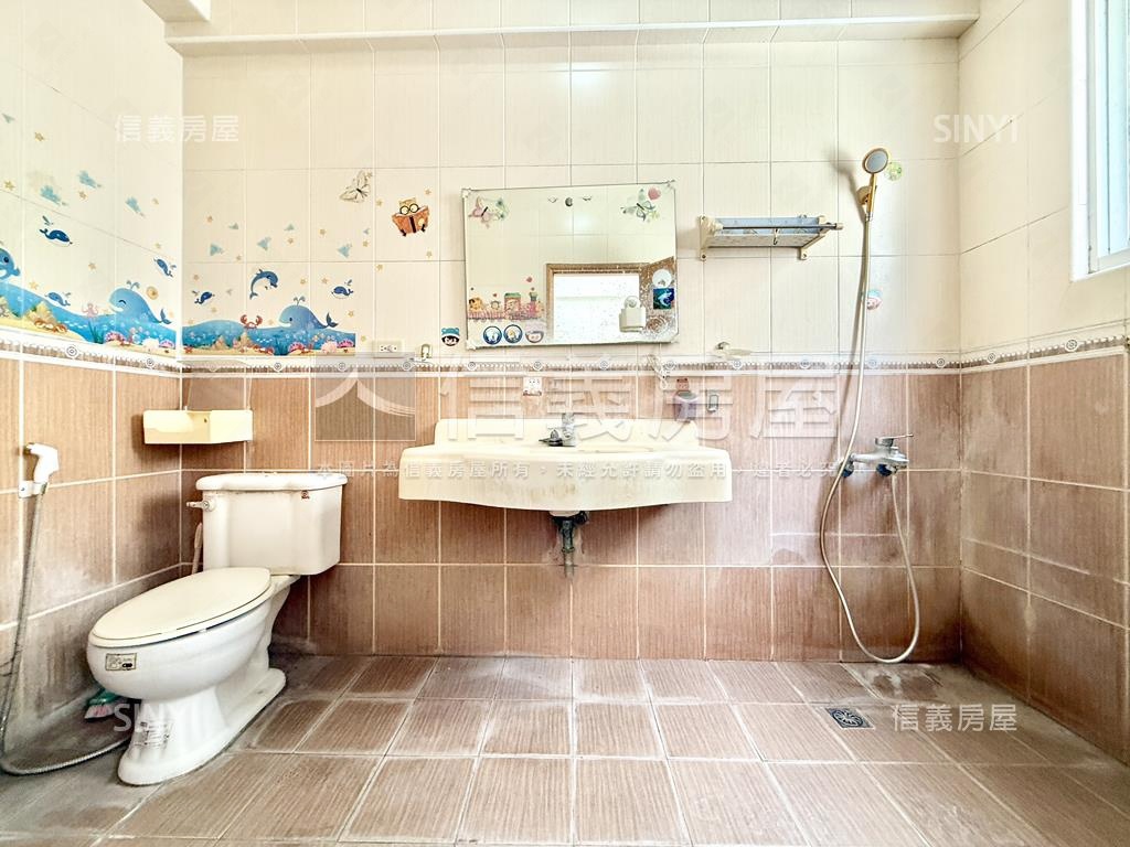 小港臨路質感車墅房屋室內格局與周邊環境