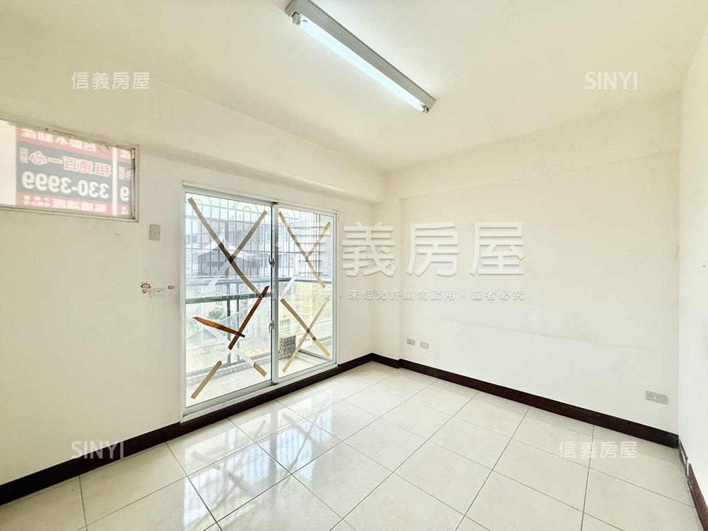 小港臨路質感車墅房屋室內格局與周邊環境