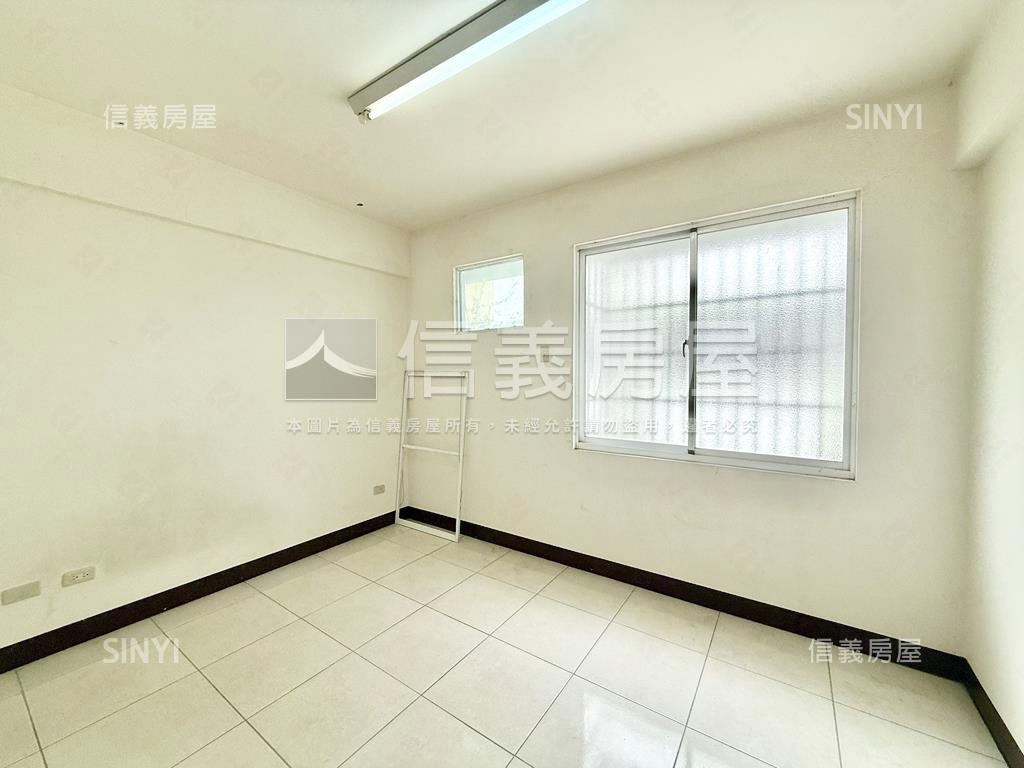 小港臨路質感車墅房屋室內格局與周邊環境