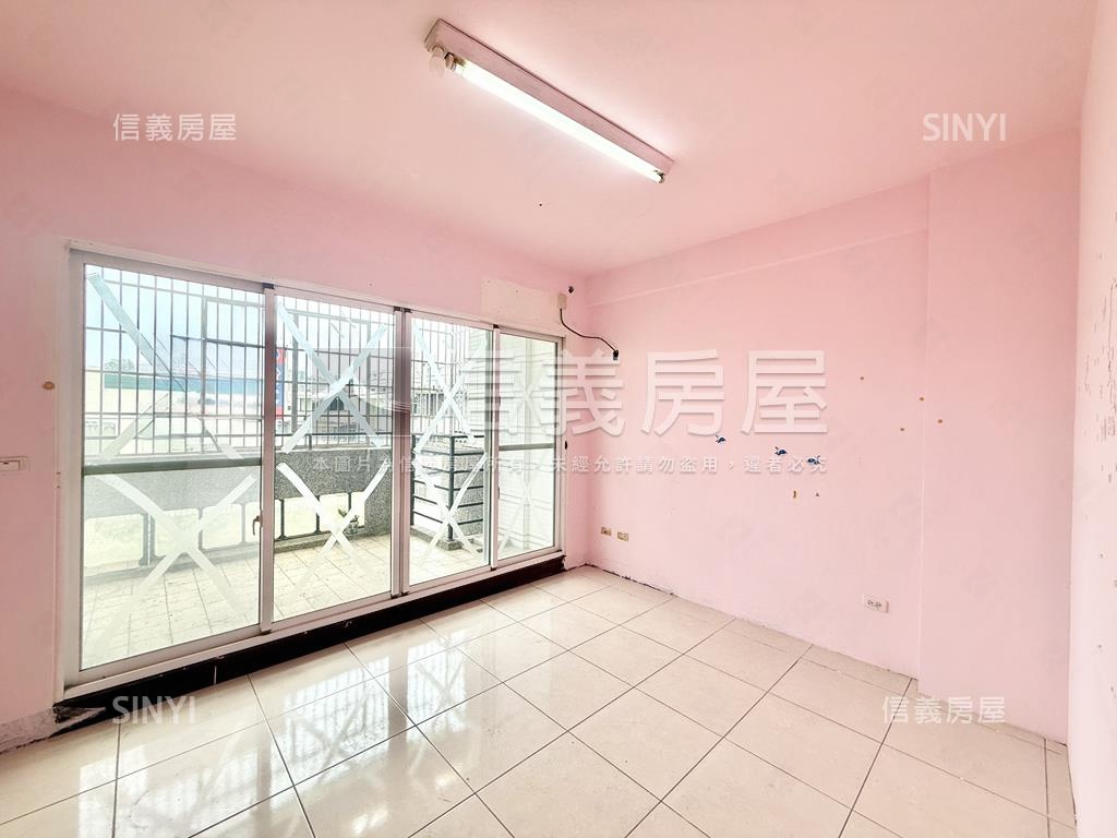 小港臨路質感車墅房屋室內格局與周邊環境