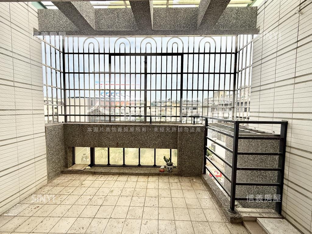 小港臨路質感車墅房屋室內格局與周邊環境