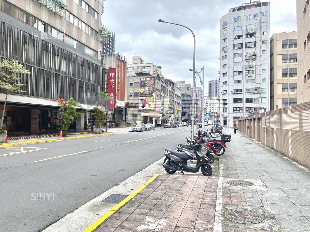 【長安西路】稀有車位房屋室內格局與周邊環境