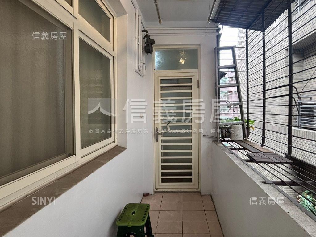 中正路雙衛浴三房美屋房屋室內格局與周邊環境