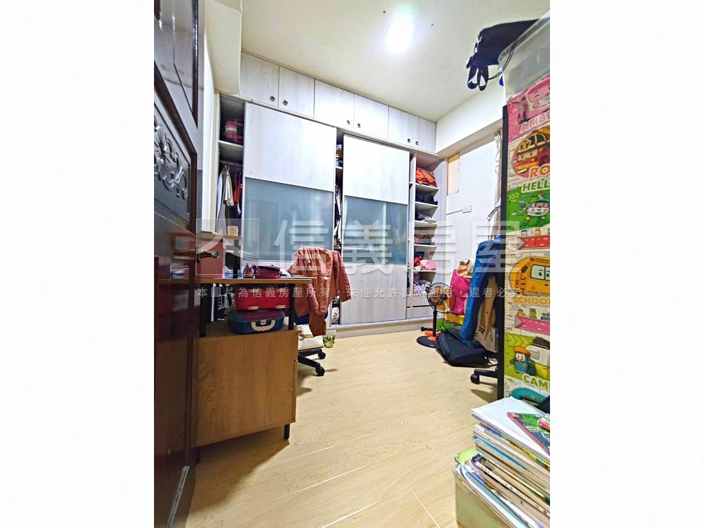 高鐵低總價溫馨三房附車位房屋室內格局與周邊環境