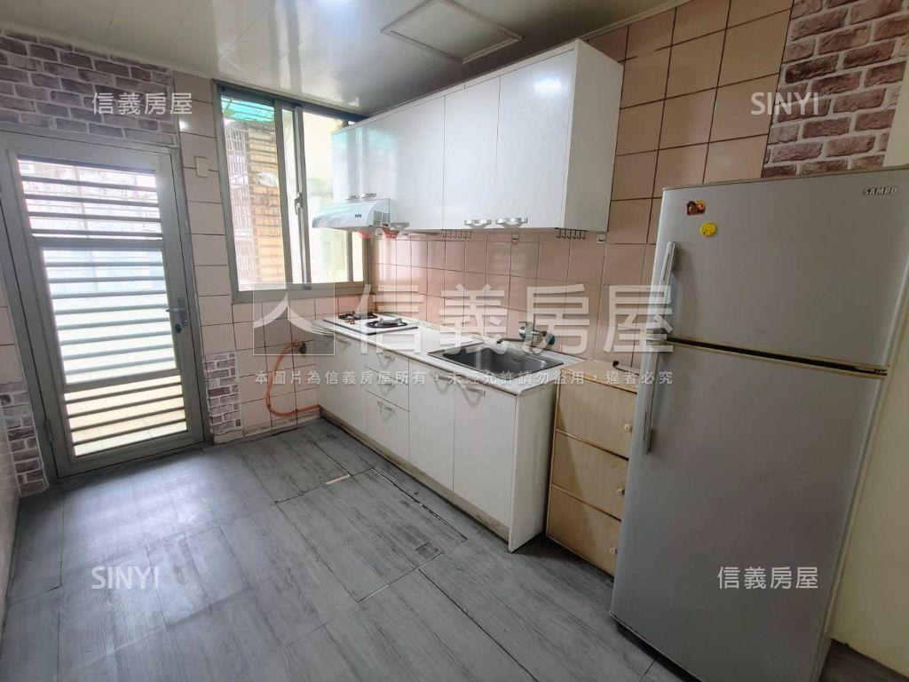站前低總價大三房車位房屋室內格局與周邊環境