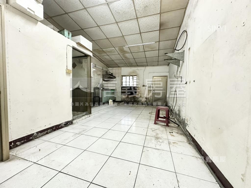 近文山特區正街騎樓透天房屋室內格局與周邊環境