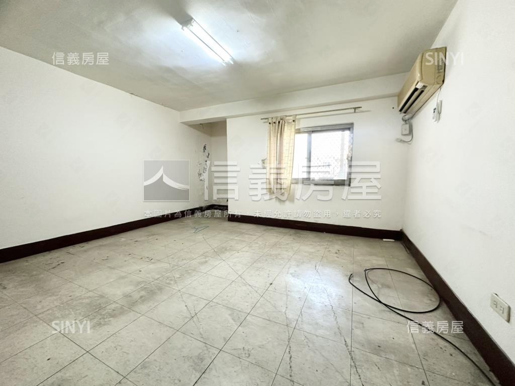 近文山特區正街騎樓透天房屋室內格局與周邊環境