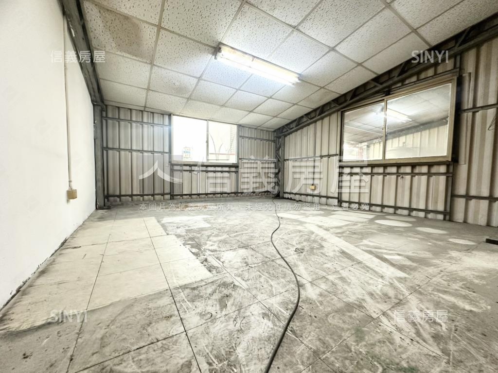 近文山特區正街騎樓透天房屋室內格局與周邊環境