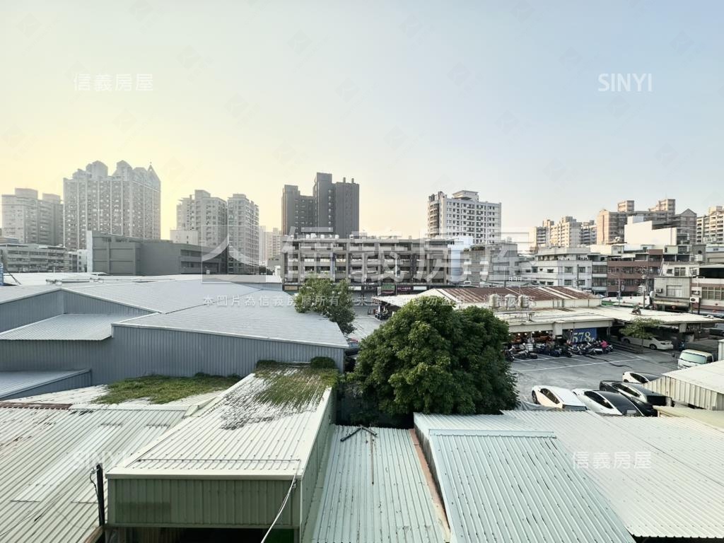 近文山特區正街騎樓透天房屋室內格局與周邊環境