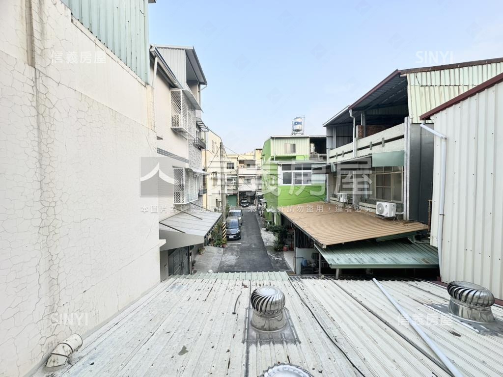 近文山特區正街騎樓透天房屋室內格局與周邊環境