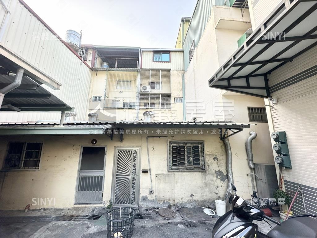 近文山特區正街騎樓透天房屋室內格局與周邊環境